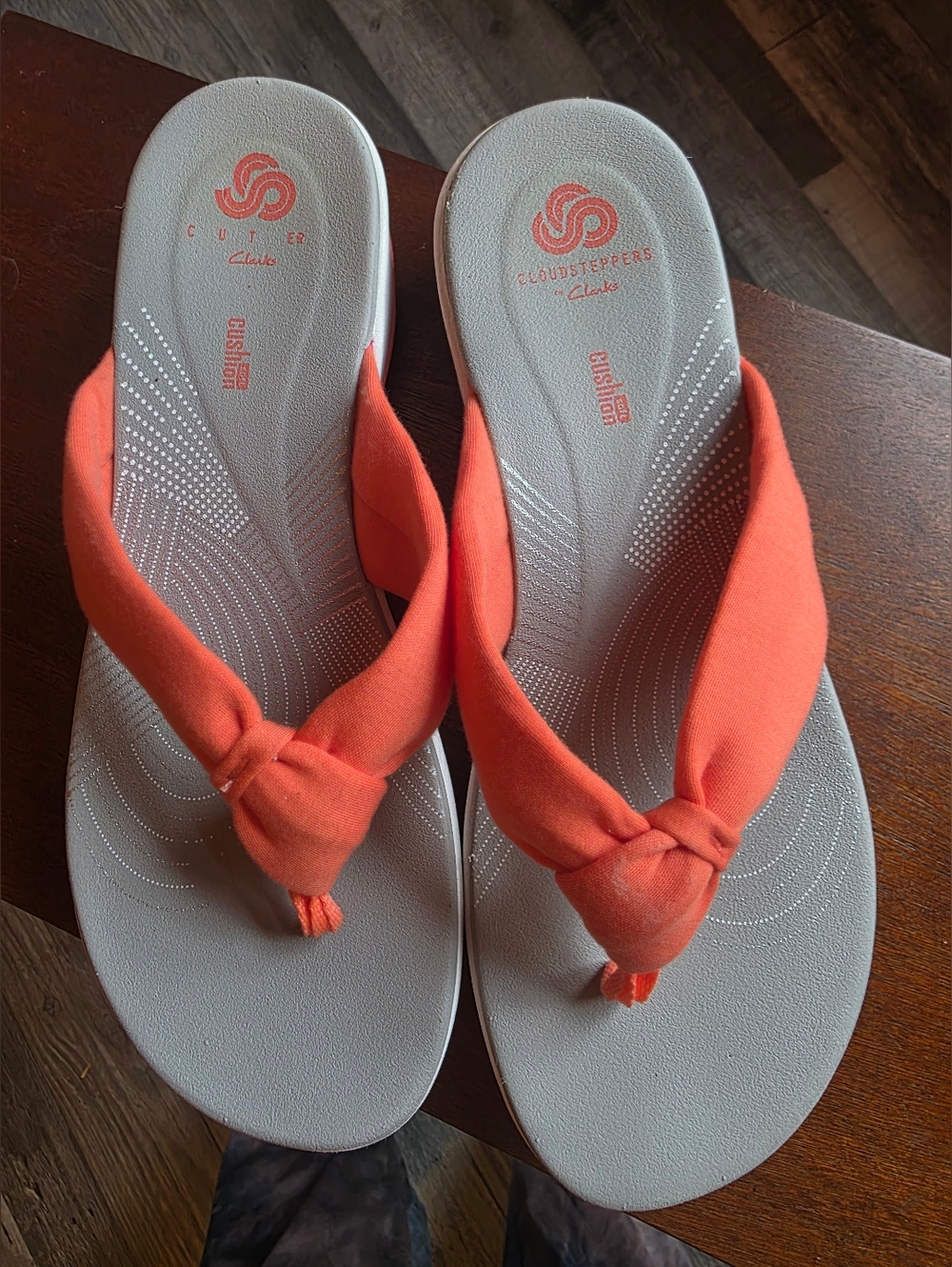 Clarks Arla Glison Cloudsteppers Coral Knot Flip Flop Sandals Size 9.